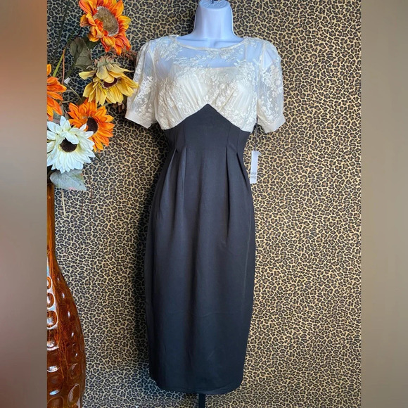 🦋B2G1🦋UNIQUE VINTAGE Ivory & Black Wiggle Dress With Lace Illusion NWT - Picture 7 of 13
